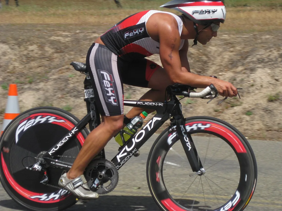 Daniel Brienza on his time-trial bike in FeXY team kit at Wildflower in 2009