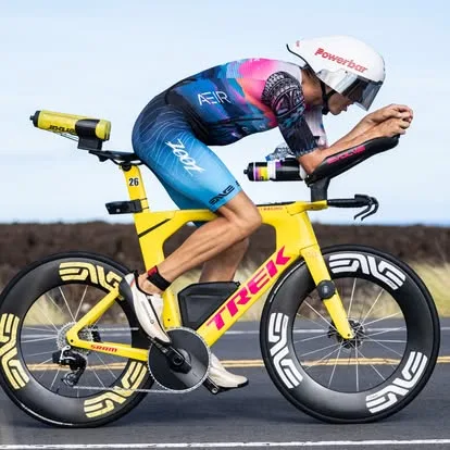 Sam Long racing his yellow Trek Speed Concept on the Kona bike course